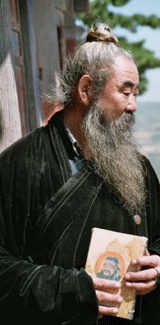 Monaco Taoista con Tao Te Ching